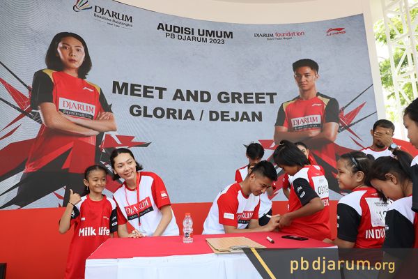 PBDJARUM - [Audisi Umum PB Djarum 2023] Dejan/Gloria Sapa Peserta Audisi