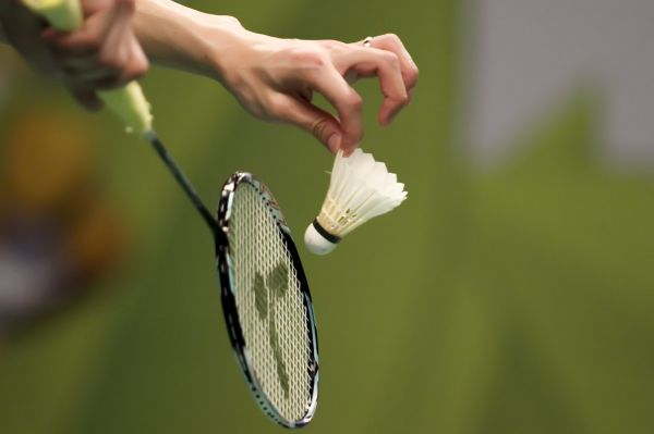 Yang mengejutkan servis jenis lawan badminton adalah dalam permainan servis sangat Teknik