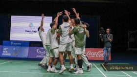 Selebrasi tim bulu tangkis putra Indonesia