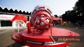 SUASANA DI LUAR ISTORA