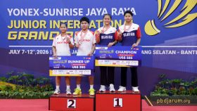 Podium juara ganda remaja campuran