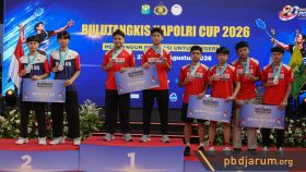 Podium ganda remaja putra