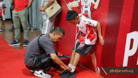 Perhatian sang Ayah kepada anaknya yang sedang berjuang di Audisi Umum PB Djarum 2026