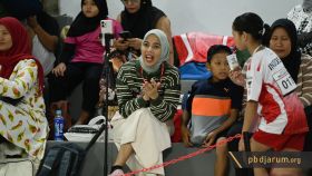 Dukungan dari belakang lapangan