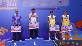 Podium tunggal remaja putra