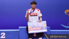 Podium tunggal remaja putra