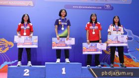 Podium tunggal remaja putri
