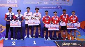 Podium ganda remaja putra