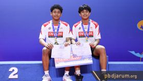 Podium ganda remaja putra