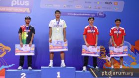 Podium tunggal taruna putra