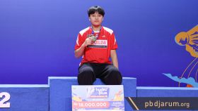 Podium tunggal taruna putri
