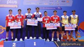 Podium ganda taruna putra