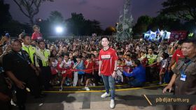 Kevin Sanjaya foto berama Peserta Audisi Umum PB Djarum 2026