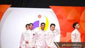 Beregu putra memasuki arena
