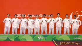 Podium beregu putra Indonesia